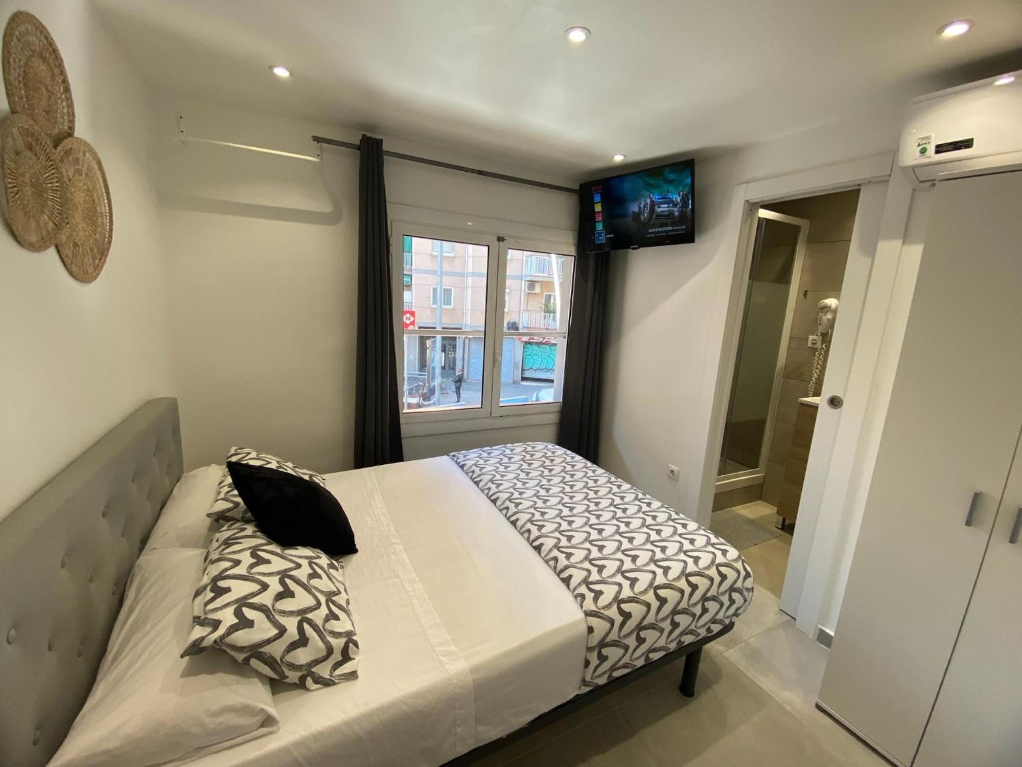 Apartamentos Con Bano Privado Frente Al Metro L5 Barcelona-Hospitalet L'Hospitalet de Llobregat Ngoại thất bức ảnh