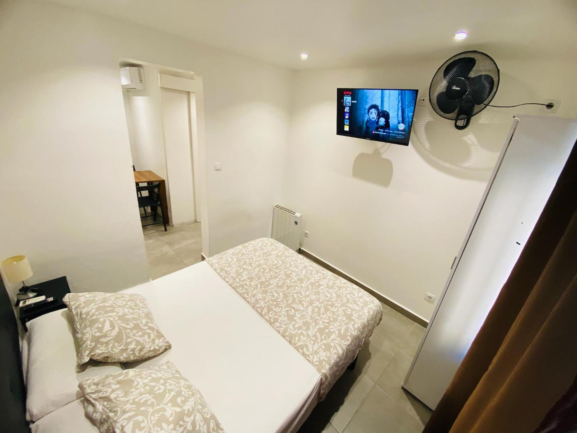 Apartamentos Con Bano Privado Frente Al Metro L5 Barcelona-Hospitalet L'Hospitalet de Llobregat Ngoại thất bức ảnh