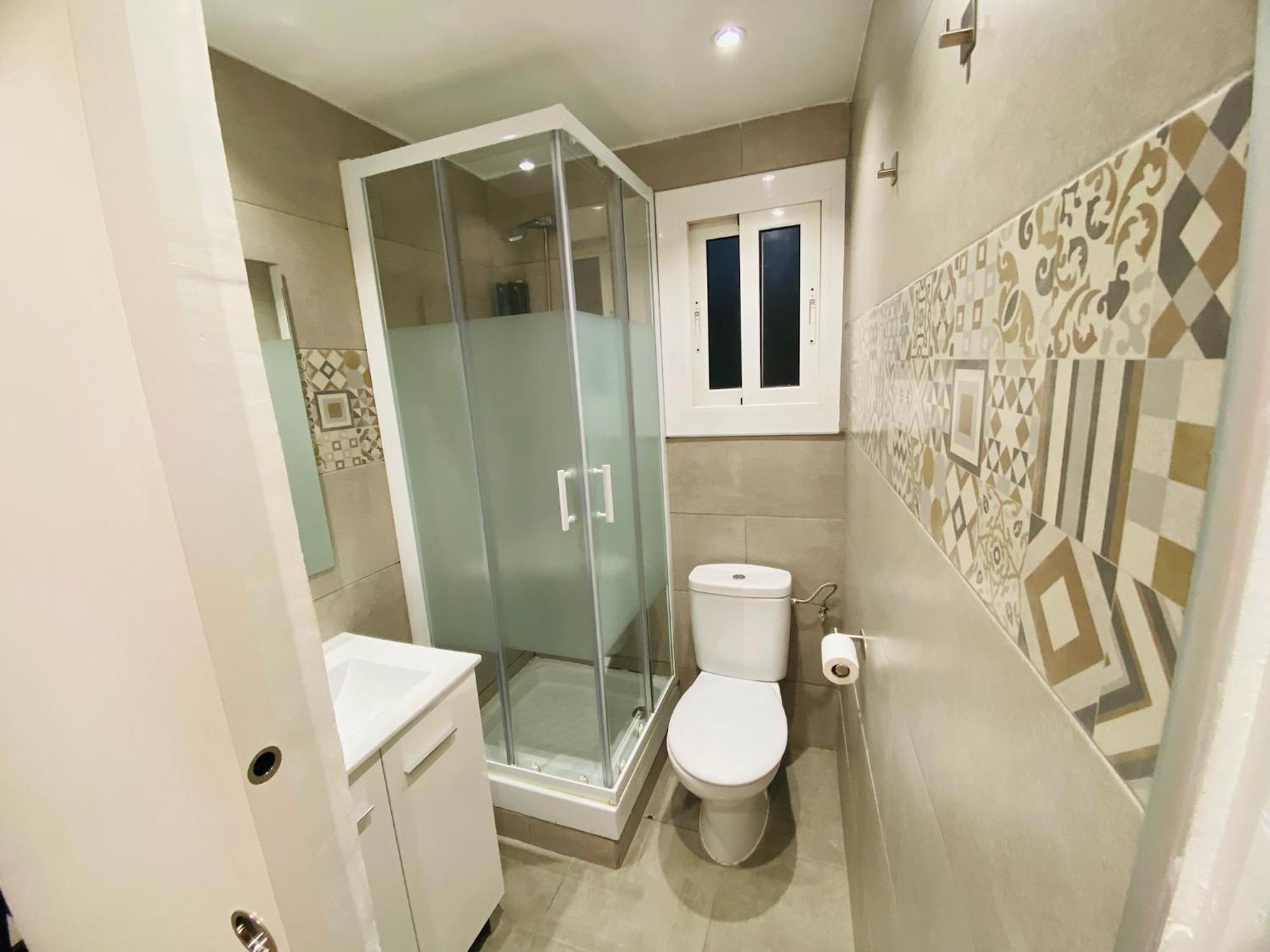 Apartamentos Con Bano Privado Frente Al Metro L5 Barcelona-Hospitalet L'Hospitalet de Llobregat Ngoại thất bức ảnh