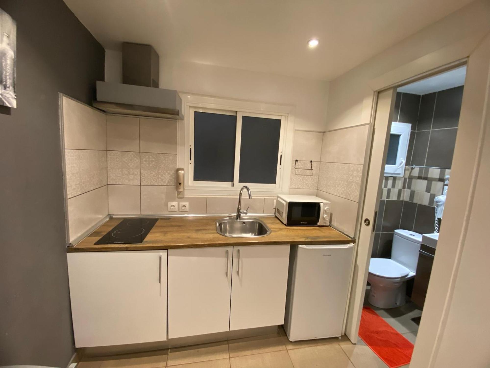 Apartamentos Con Bano Privado Frente Al Metro L5 Barcelona-Hospitalet L'Hospitalet de Llobregat Ngoại thất bức ảnh