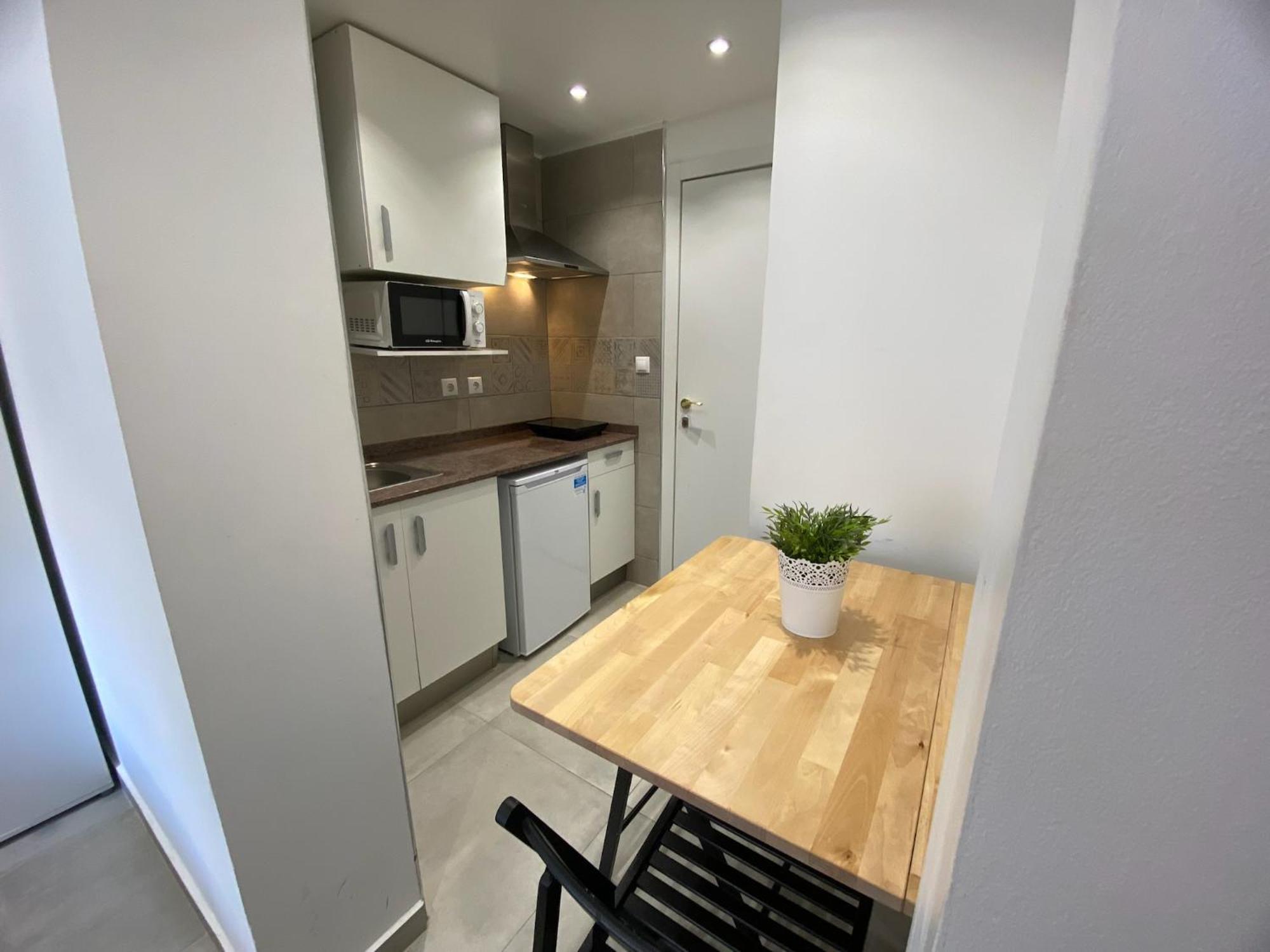 Apartamentos Con Bano Privado Frente Al Metro L5 Barcelona-Hospitalet L'Hospitalet de Llobregat Ngoại thất bức ảnh