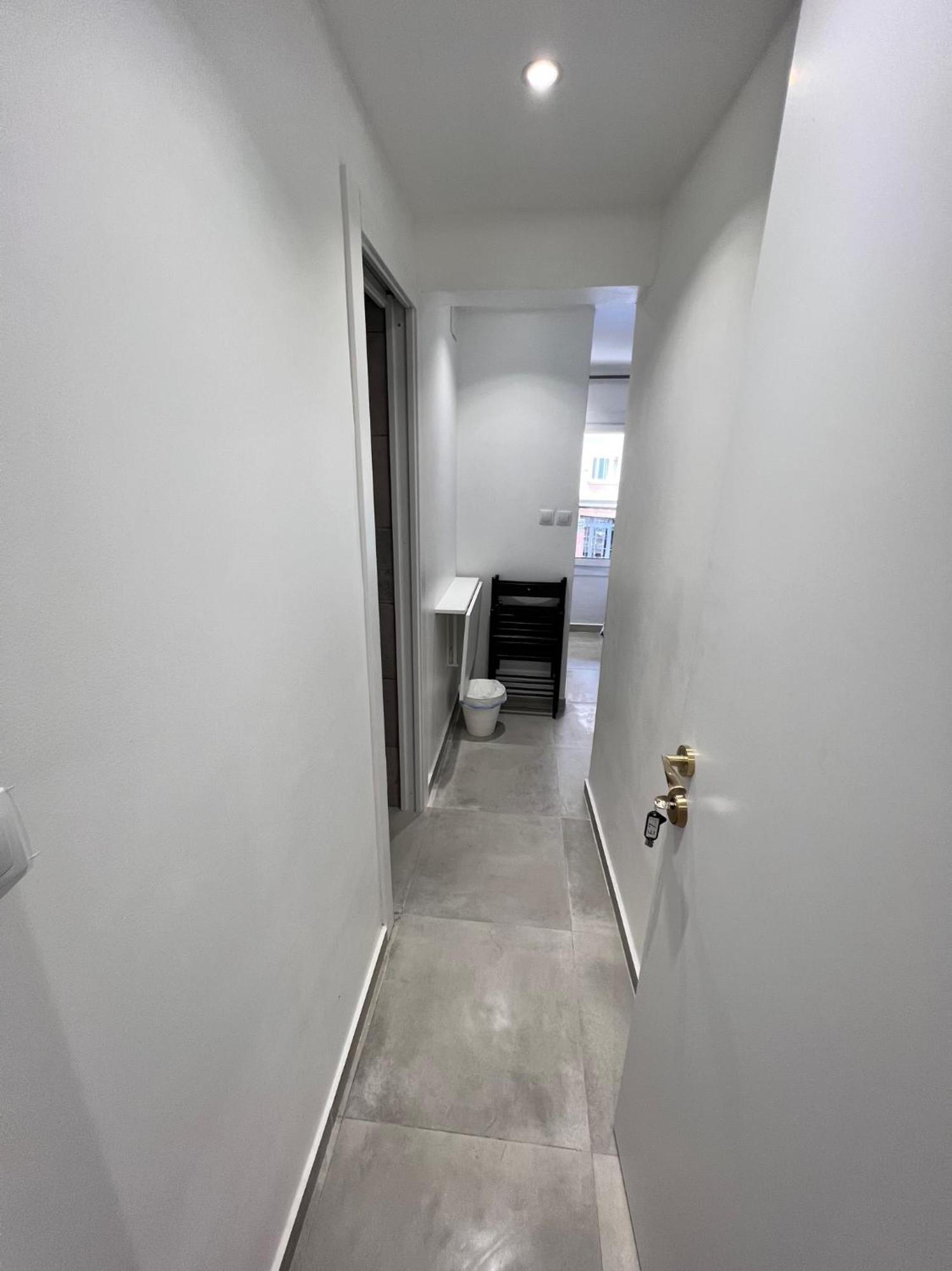 Apartamentos Con Bano Privado Frente Al Metro L5 Barcelona-Hospitalet L'Hospitalet de Llobregat Ngoại thất bức ảnh
