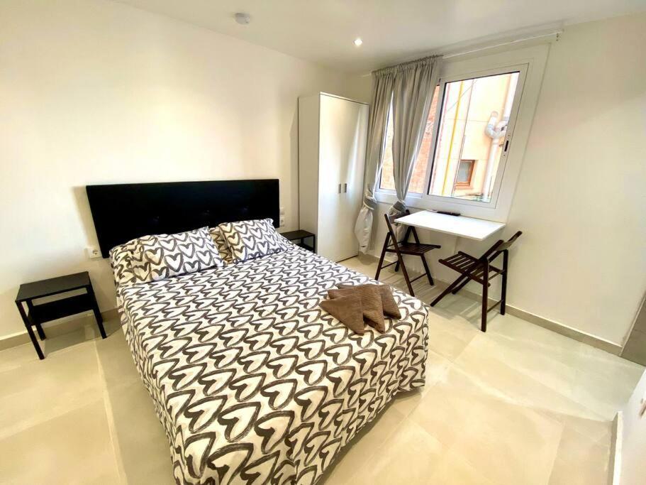 Apartamentos Con Bano Privado Frente Al Metro L5 Barcelona-Hospitalet L'Hospitalet de Llobregat Ngoại thất bức ảnh