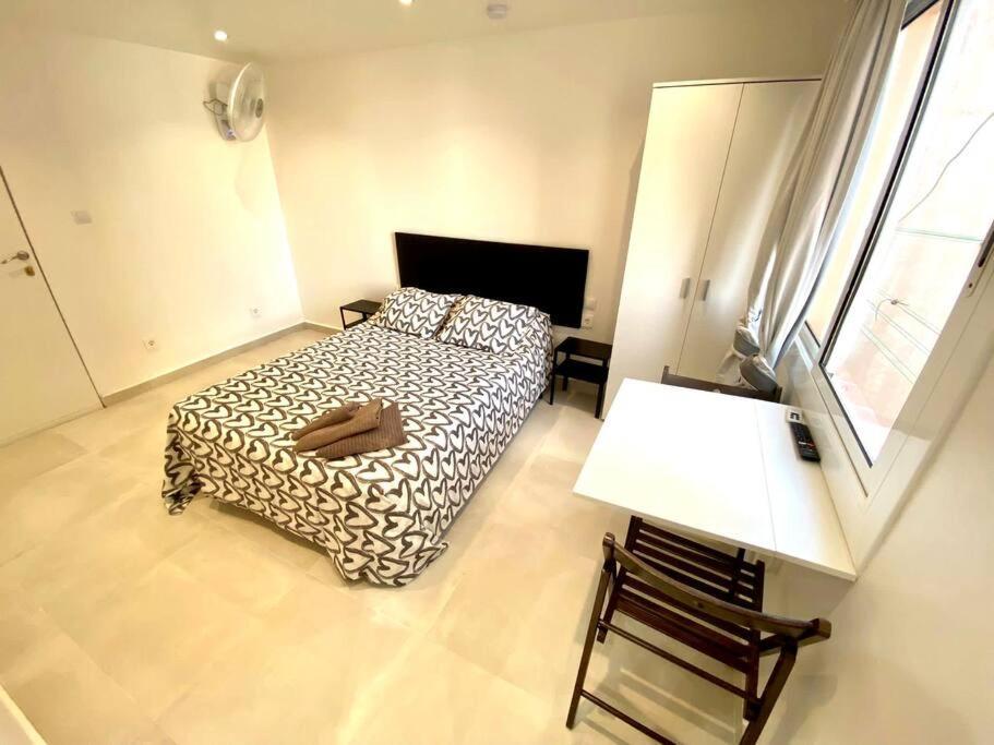 Apartamentos Con Bano Privado Frente Al Metro L5 Barcelona-Hospitalet L'Hospitalet de Llobregat Ngoại thất bức ảnh