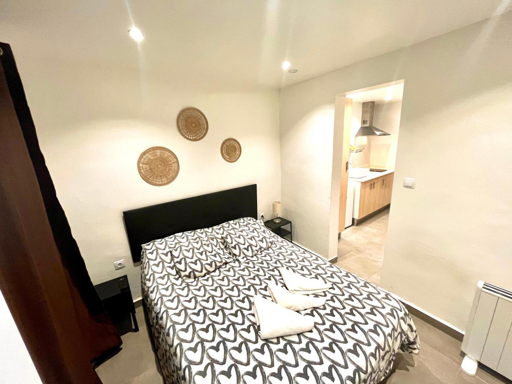 Apartamentos Con Bano Privado Frente Al Metro L5 Barcelona-Hospitalet L'Hospitalet de Llobregat Ngoại thất bức ảnh