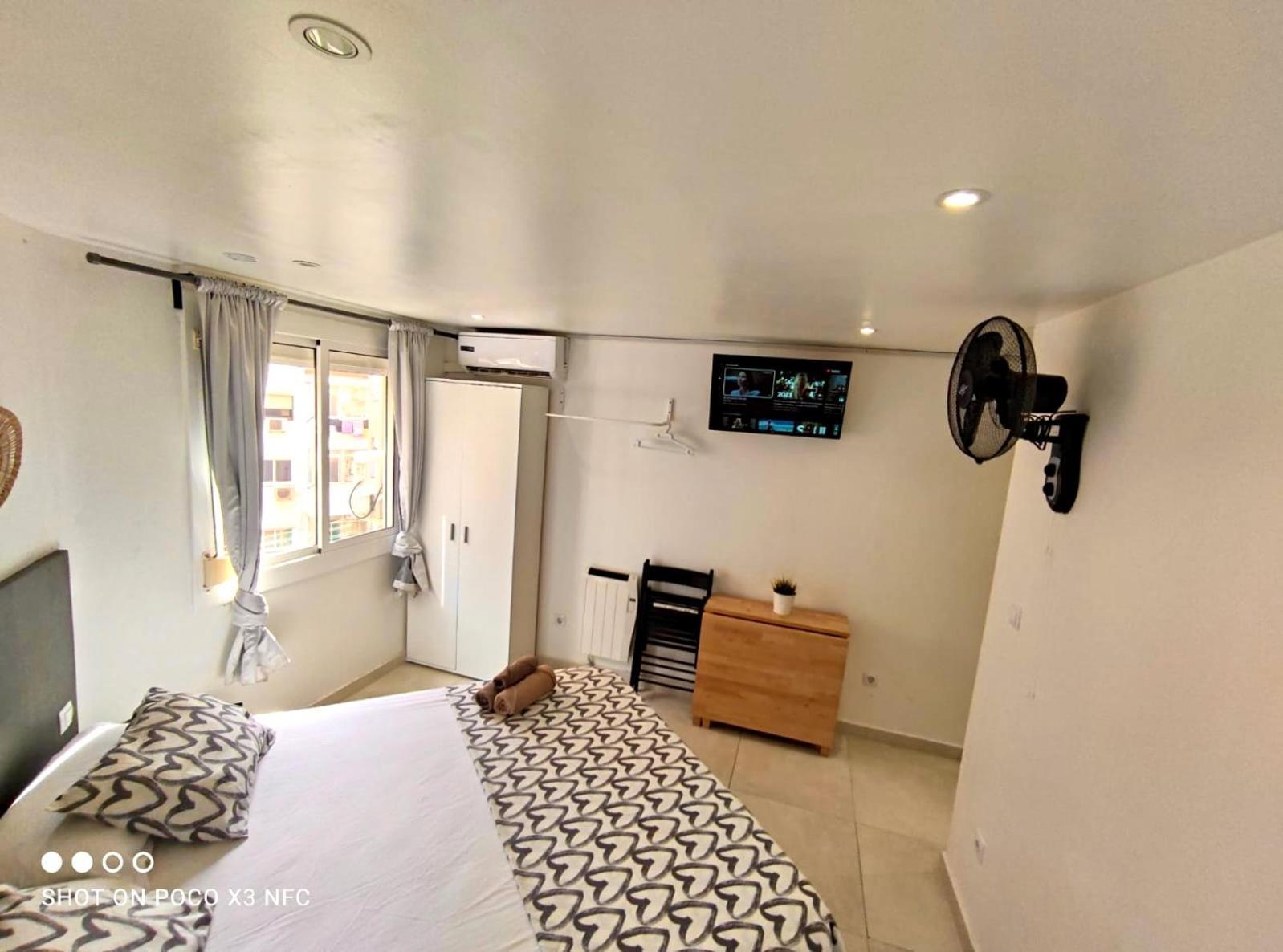 Apartamentos Con Bano Privado Frente Al Metro L5 Barcelona-Hospitalet L'Hospitalet de Llobregat Ngoại thất bức ảnh