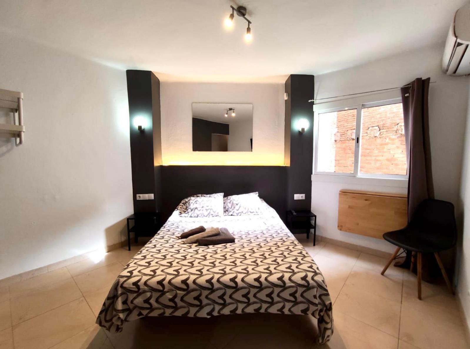 Apartamentos Con Bano Privado Frente Al Metro L5 Barcelona-Hospitalet L'Hospitalet de Llobregat Ngoại thất bức ảnh